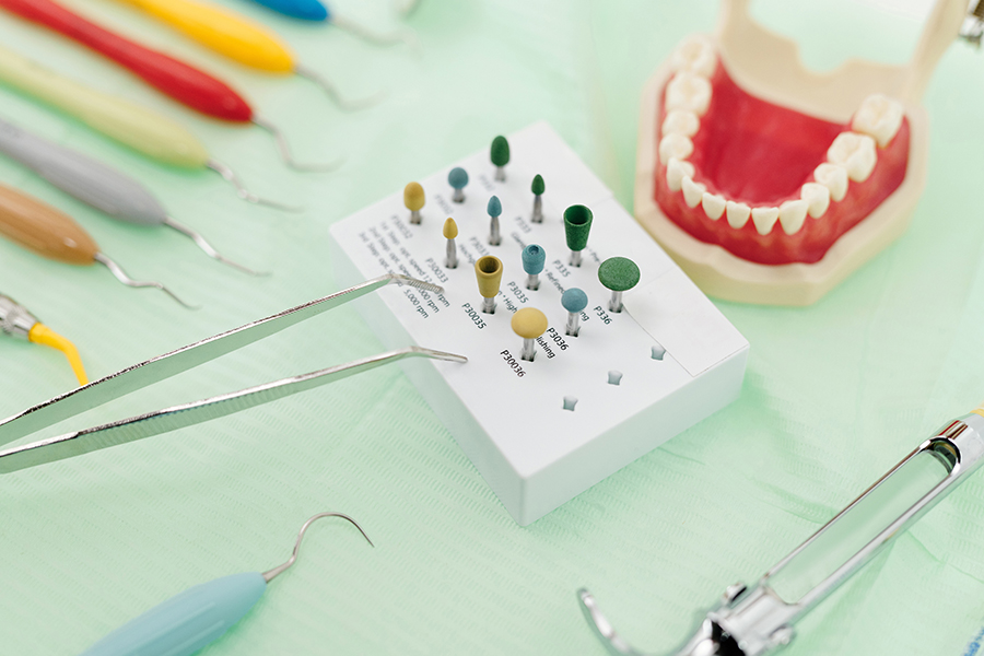 Имплантация зубов: этапы и сроки установки