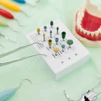 Имплантация зубов: этапы и сроки установки